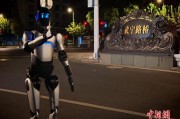 “上海造”人形机器人创行走最远距离吉尼斯纪录