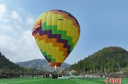 （走进中国乡村）热气球助飞低空经济 三峡小镇焕新颜