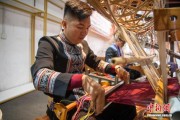 经纬青春：壮族兄弟巧手织就壮锦“破圈”路