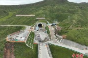 “西成铁路”格尔隧道贯通让高原天堑变通途